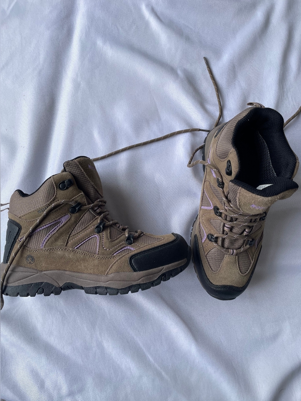 NWOT Northside Taupe Lace-Up Hiking Boot with Lavender Accents